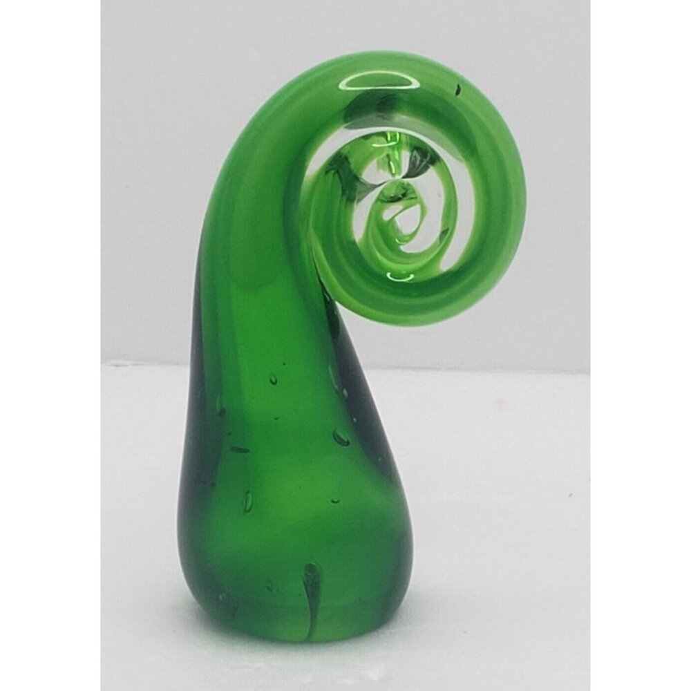 Smashing Art Glass The Koru In Emerald Symbolises Life Growth Strength And Peace - Picture 3 of 8